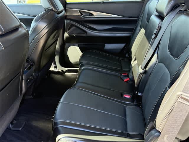 2022 INFINITI QX60 LUXE