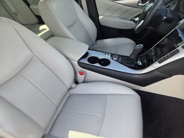 2023 INFINITI Q50 LUXE