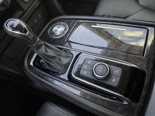 2022 INFINITI QX80 LUXE