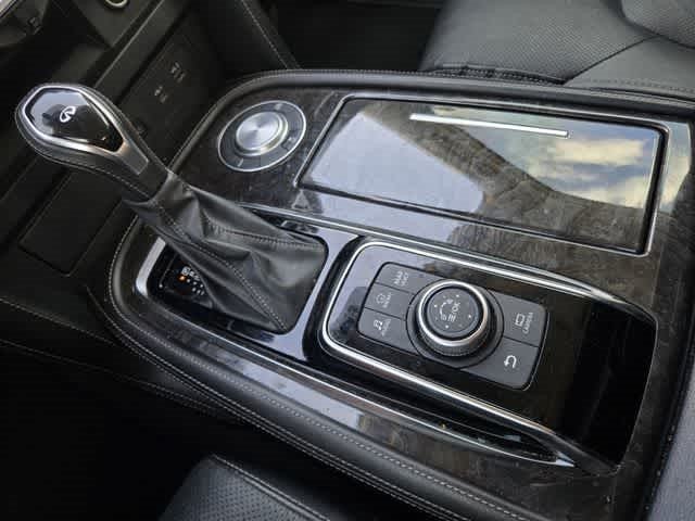 2022 INFINITI QX80 LUXE