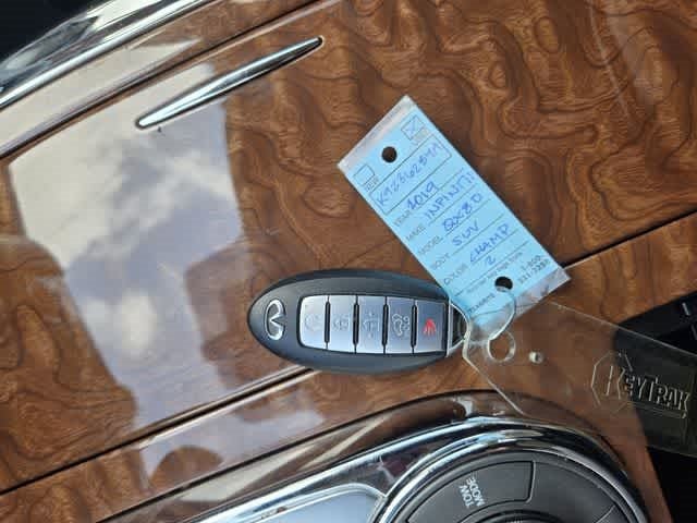 2019 INFINITI QX80 LUXE