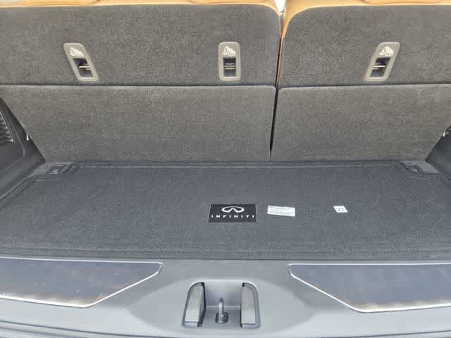 2027 INFINITI QX80 LUXE