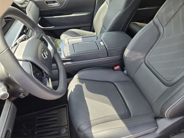 2027 INFINITI QX80 LUXE