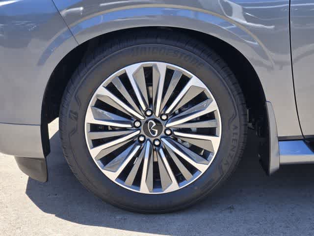2027 INFINITI QX80 LUXE