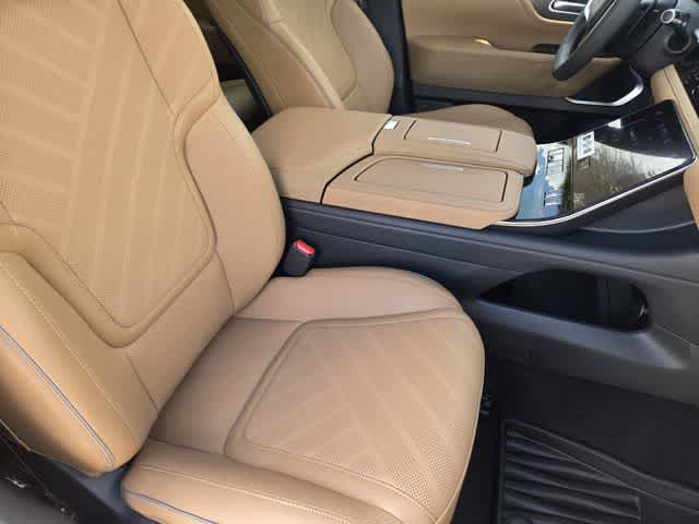 2027 INFINITI QX80 LUXE