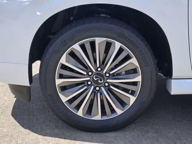 2027 INFINITI QX80 LUXE