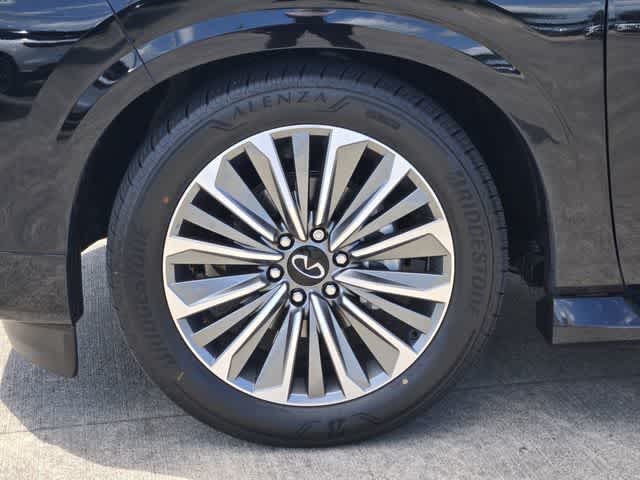 2027 INFINITI QX80 LUXE