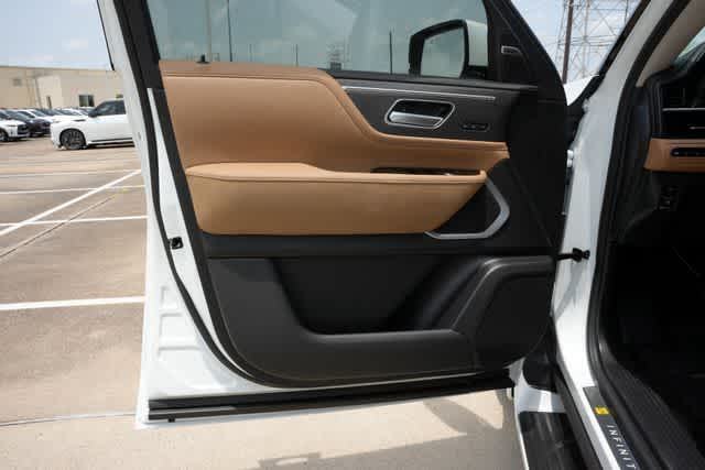 2026 INFINITI QX80 LUXE