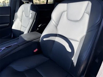 2020 Volvo XC90 Momentum