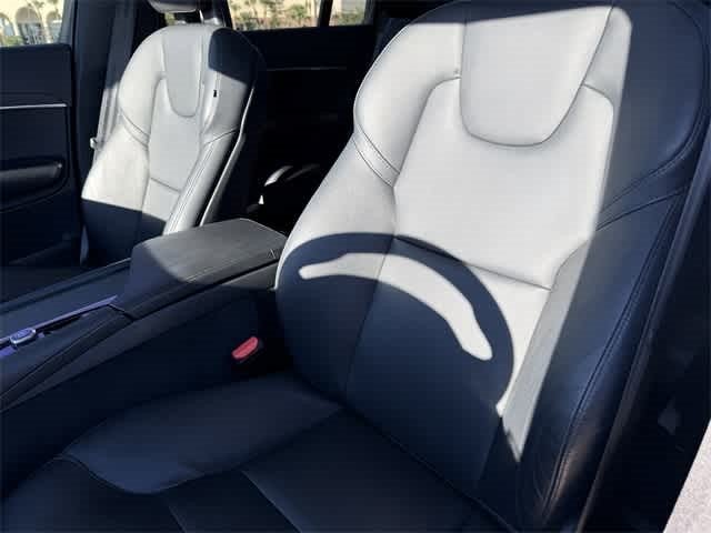 2020 Volvo XC90 Momentum