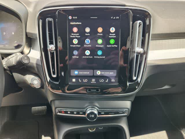 2025 Volvo XC40 Core Bright Theme