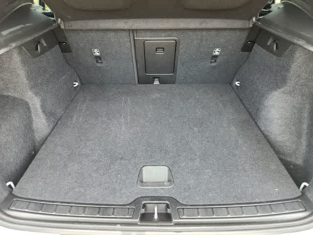 2025 Volvo XC40 Core Bright Theme
