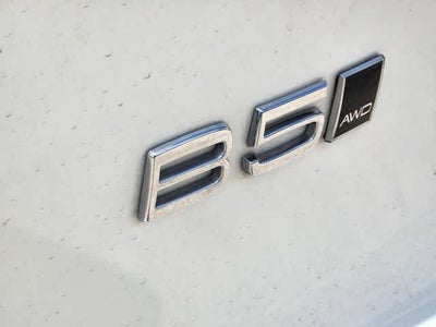 2025 Volvo XC40 Core Bright Theme