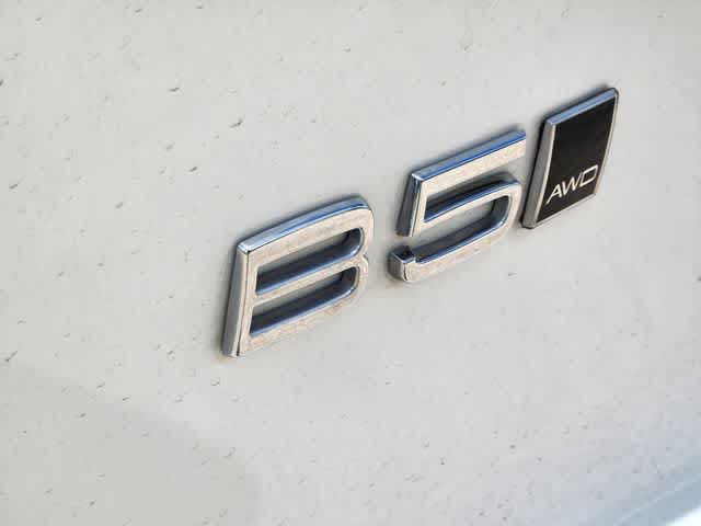 2025 Volvo XC40 Core Bright Theme