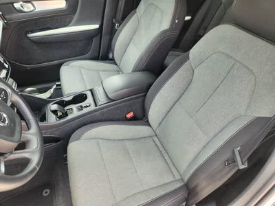 2025 Volvo XC40 Core Bright Theme