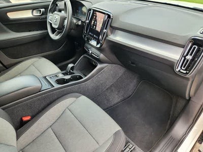 2025 Volvo XC40 Core Bright Theme