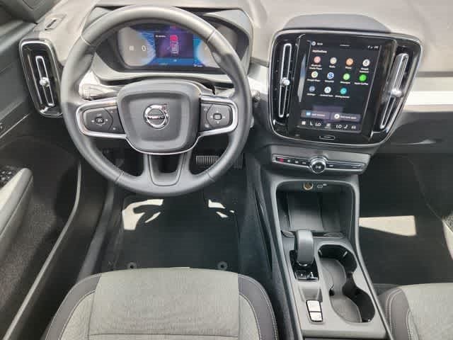 2025 Volvo XC40 Core Bright Theme
