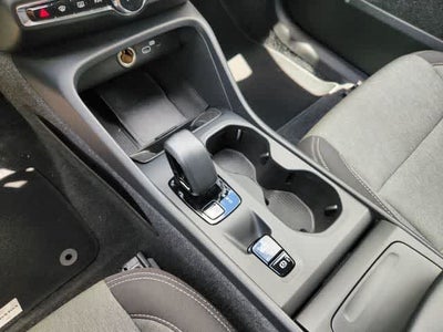 2025 Volvo XC40 Core Bright Theme