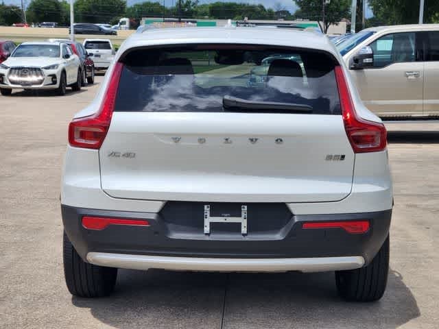 2025 Volvo XC40 Core Bright Theme