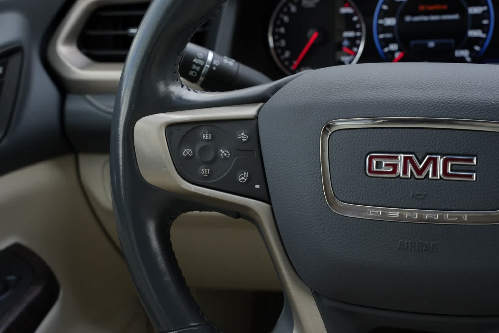 2022 GMC Acadia Denali