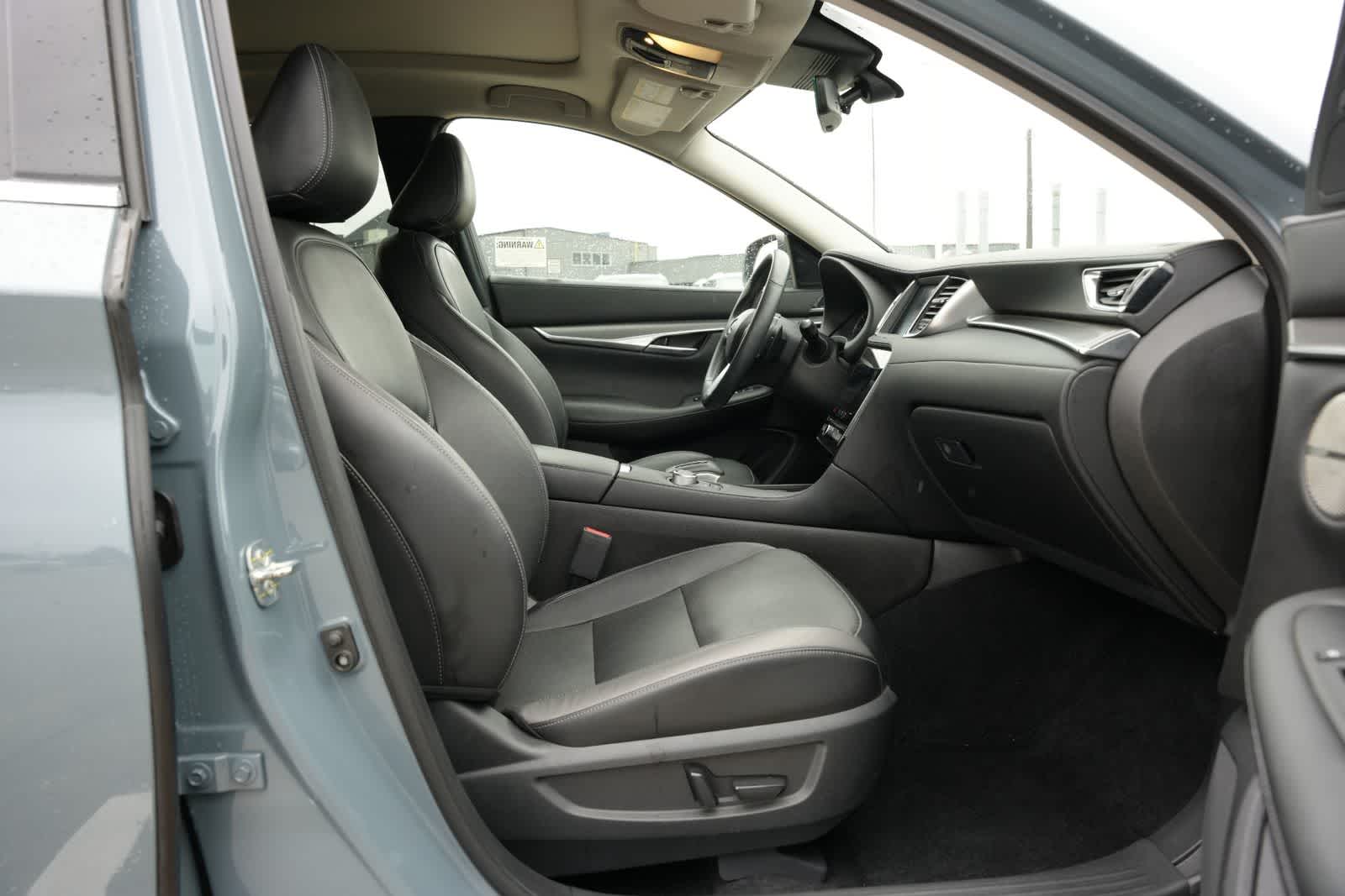 2023 INFINITI QX50 LUXE