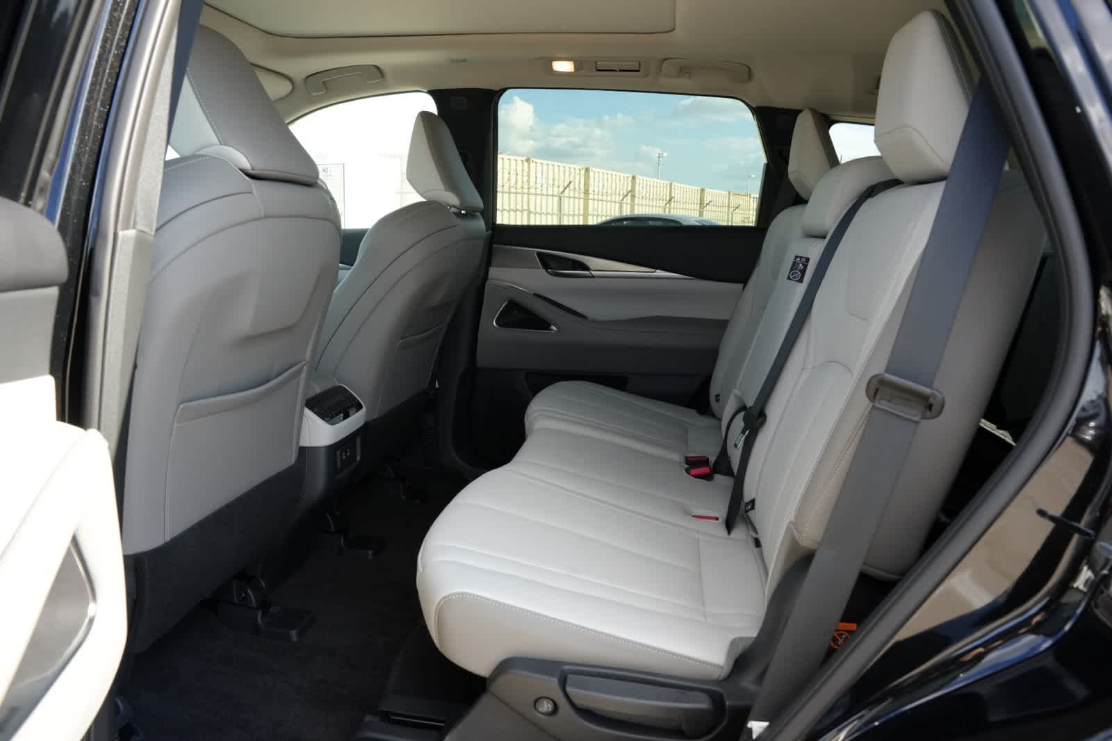 2027 INFINITI QX60 LUXE