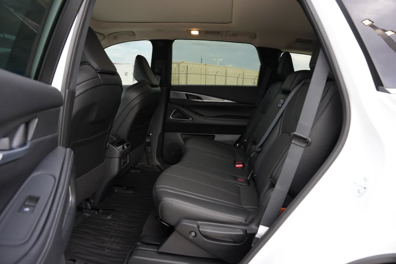 2027 INFINITI QX60 LUXE