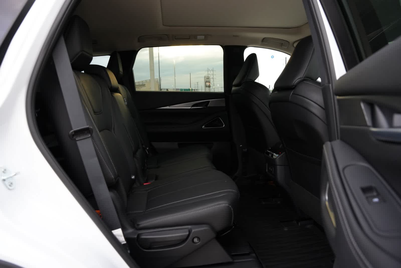 2027 INFINITI QX60 LUXE