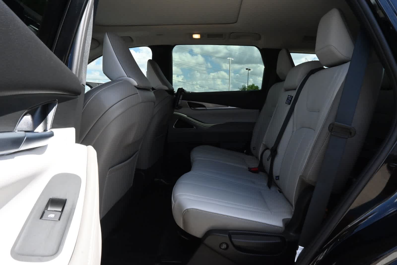 2027 INFINITI QX60 LUXE