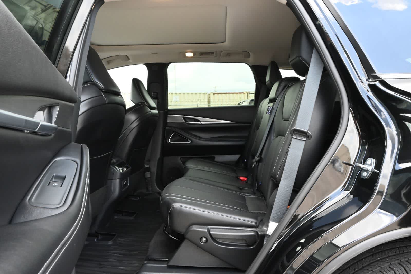 2027 INFINITI QX60 LUXE