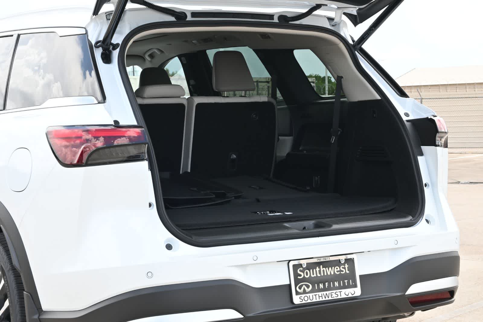 2027 INFINITI QX60 LUXE