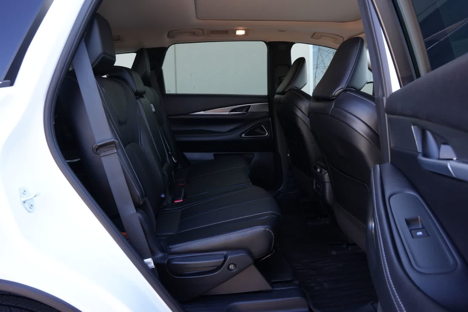 2027 INFINITI QX60 LUXE