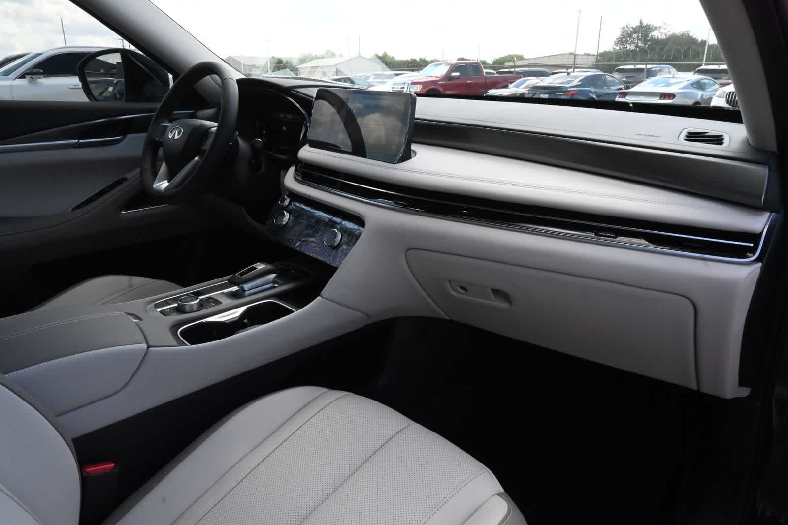 2027 INFINITI QX60 LUXE