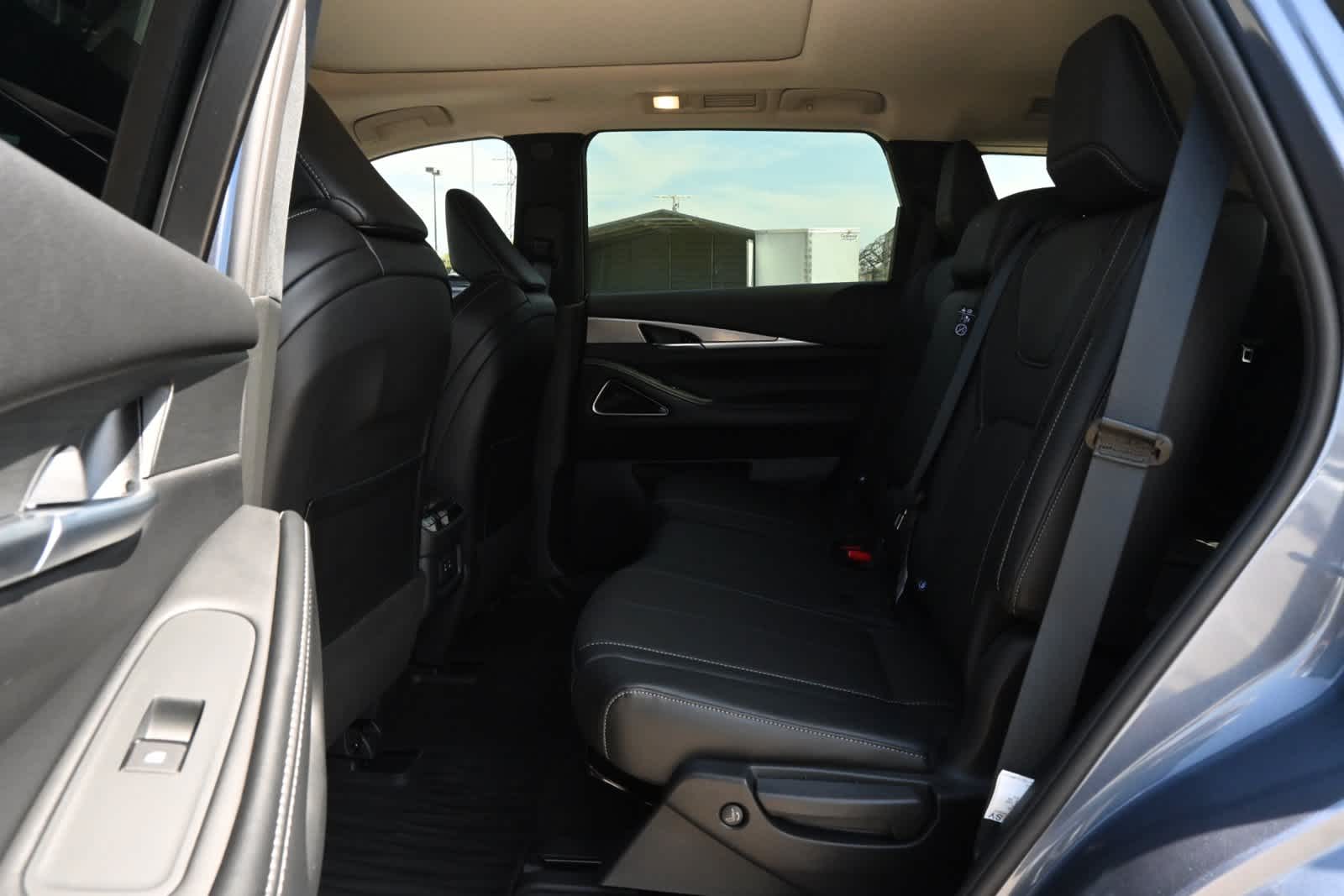 2027 INFINITI QX60 LUXE