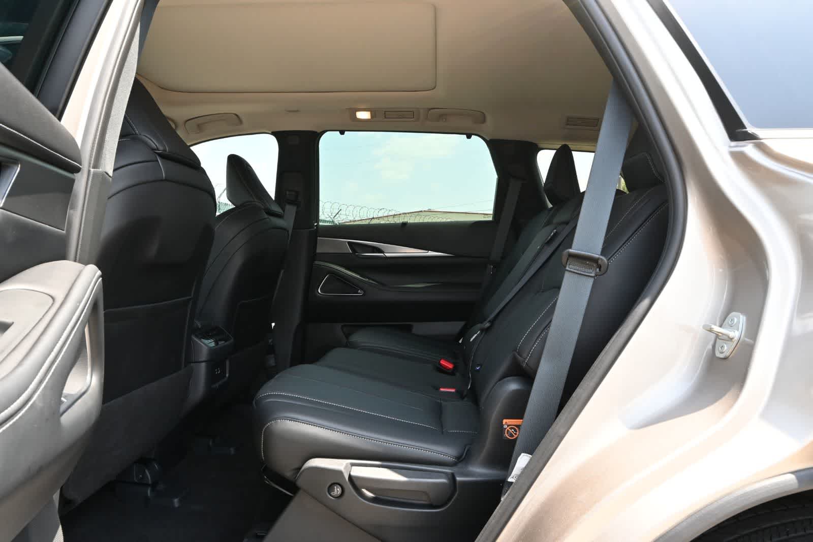 2025 INFINITI QX60 LUXE