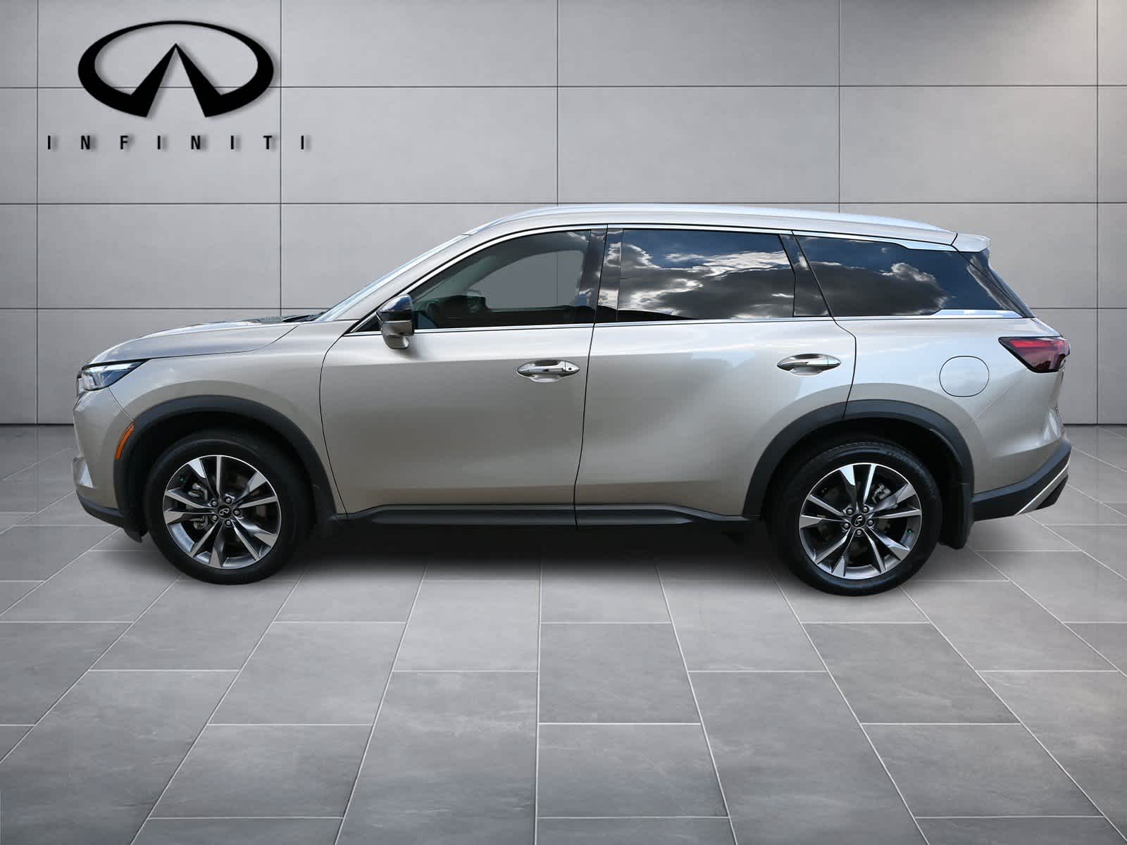 2024 INFINITI QX60 LUXE