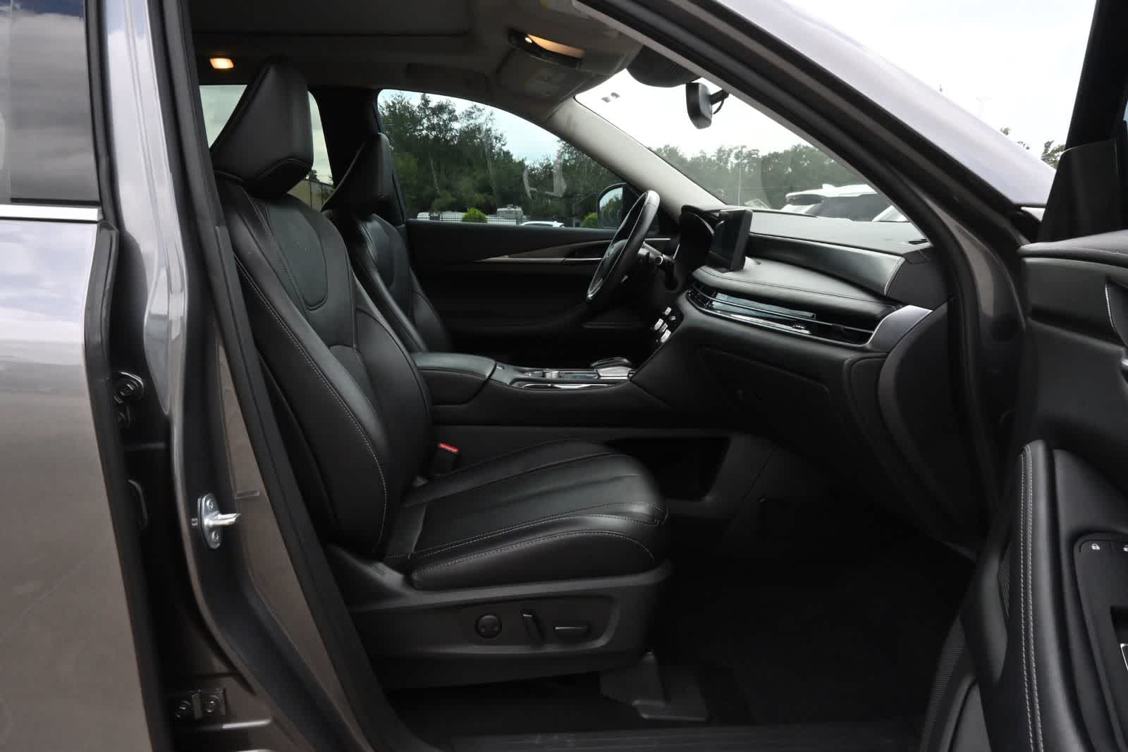 2022 INFINITI QX60 LUXE