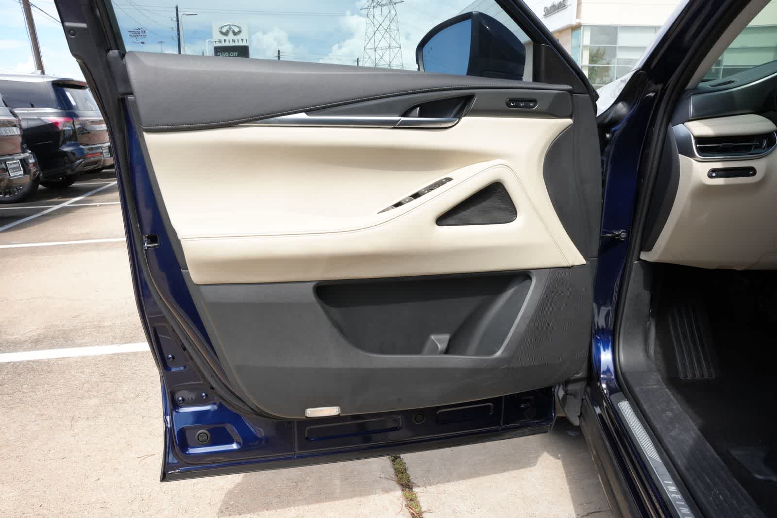 2023 INFINITI QX60 LUXE