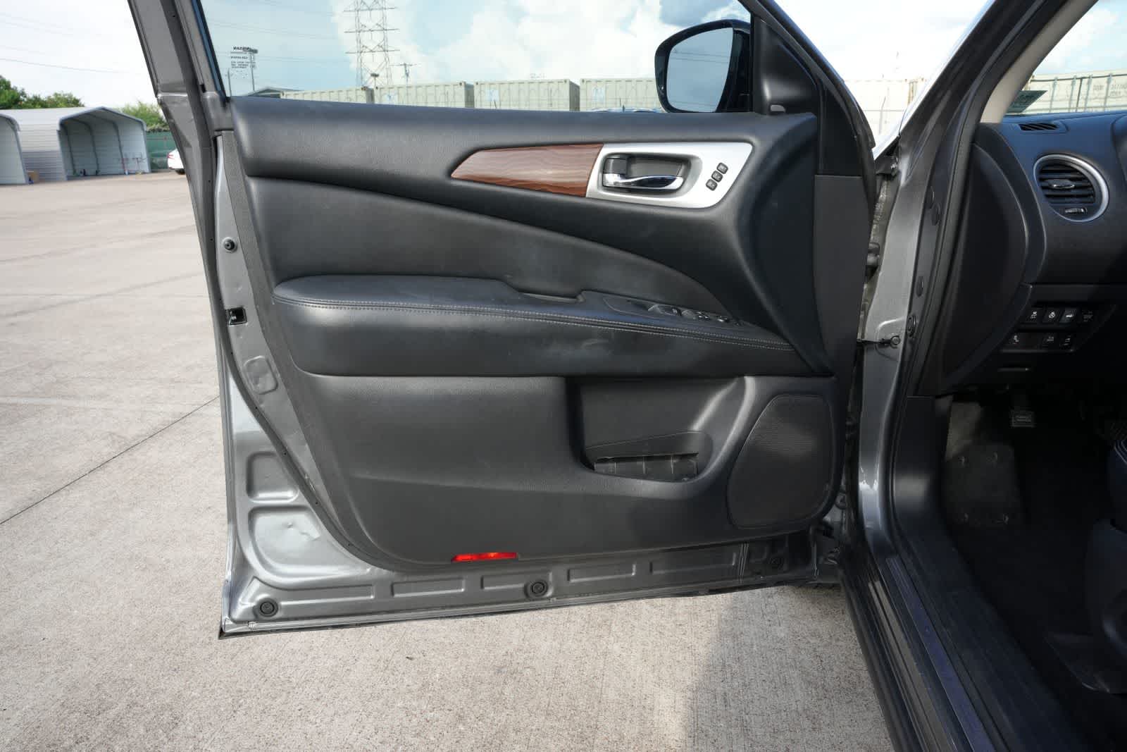 2017 Nissan Pathfinder Platinum