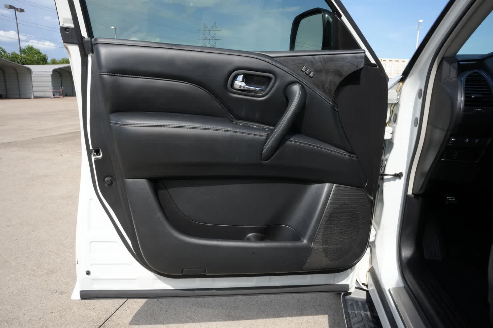 2023 INFINITI QX80 LUXE