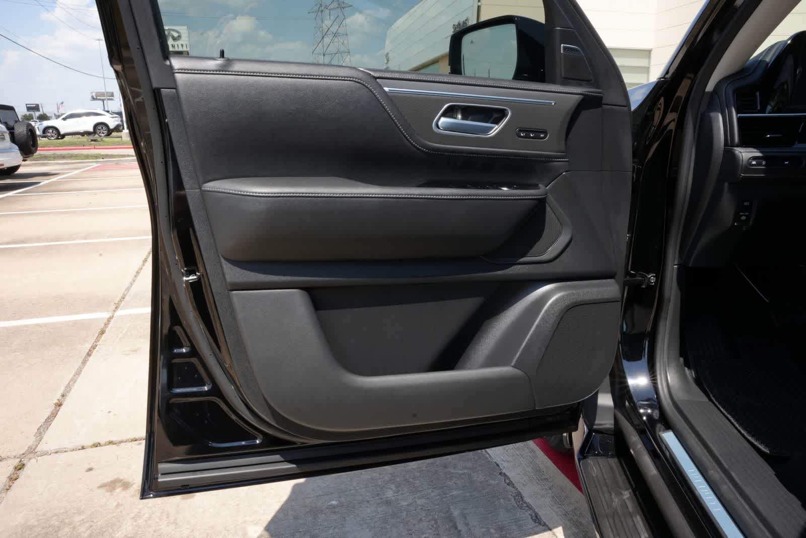 2027 INFINITI QX80 PURE
