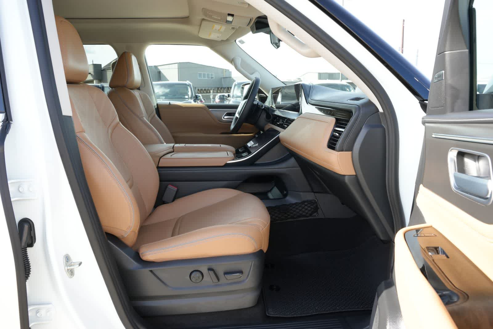 2027 INFINITI QX80 LUXE