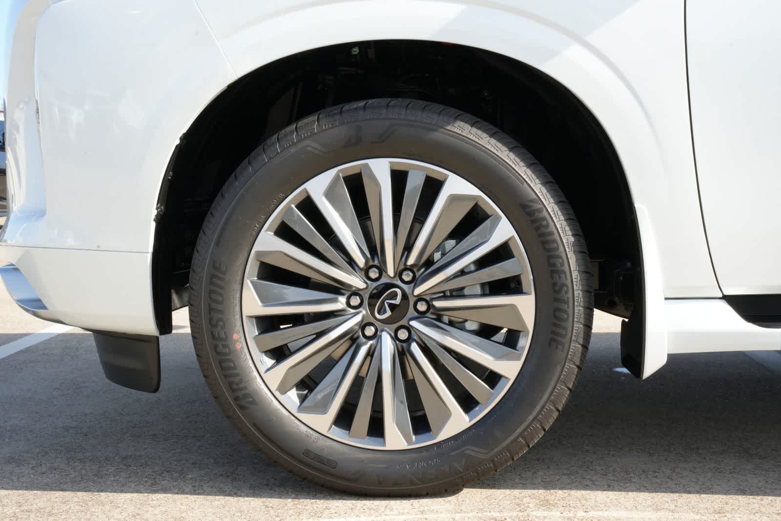 2027 INFINITI QX80 LUXE