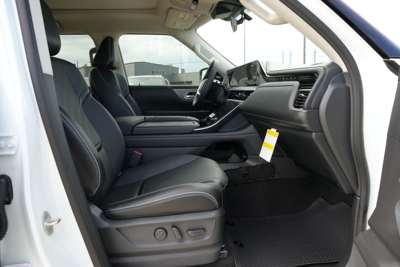 2027 INFINITI QX80 LUXE