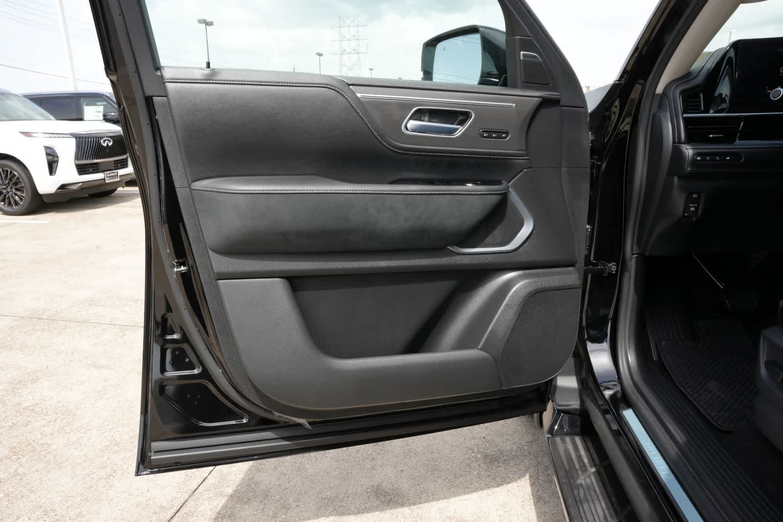 2027 INFINITI QX80 LUXE