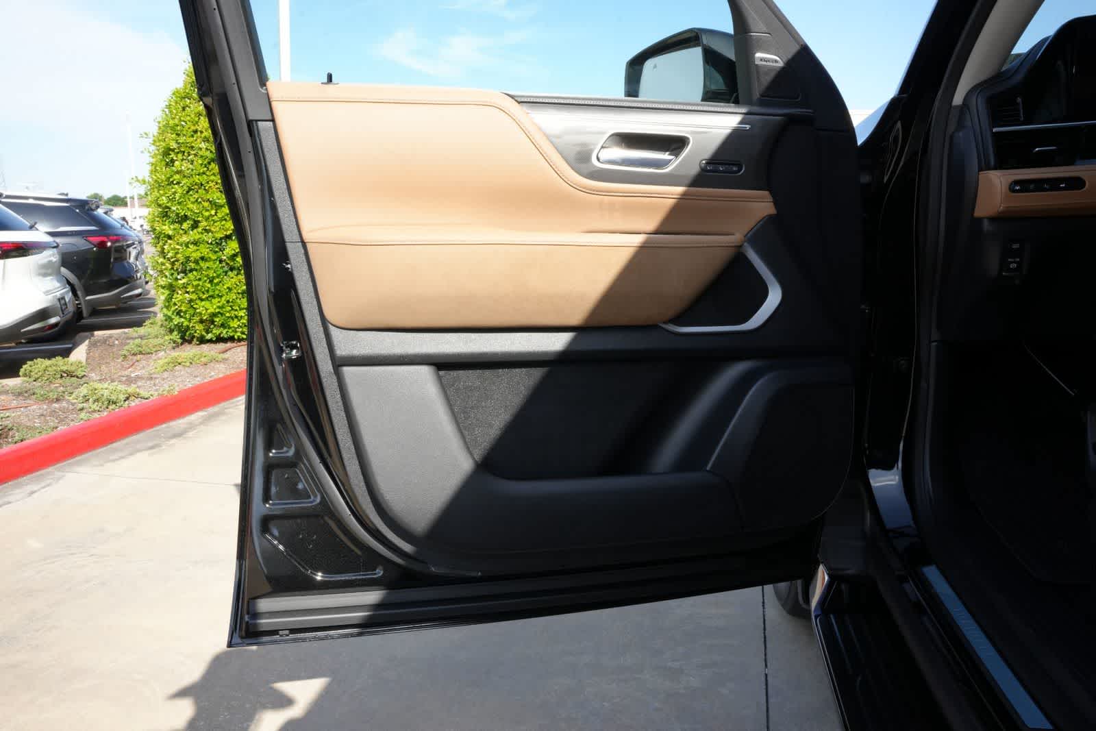 2027 INFINITI QX80 LUXE