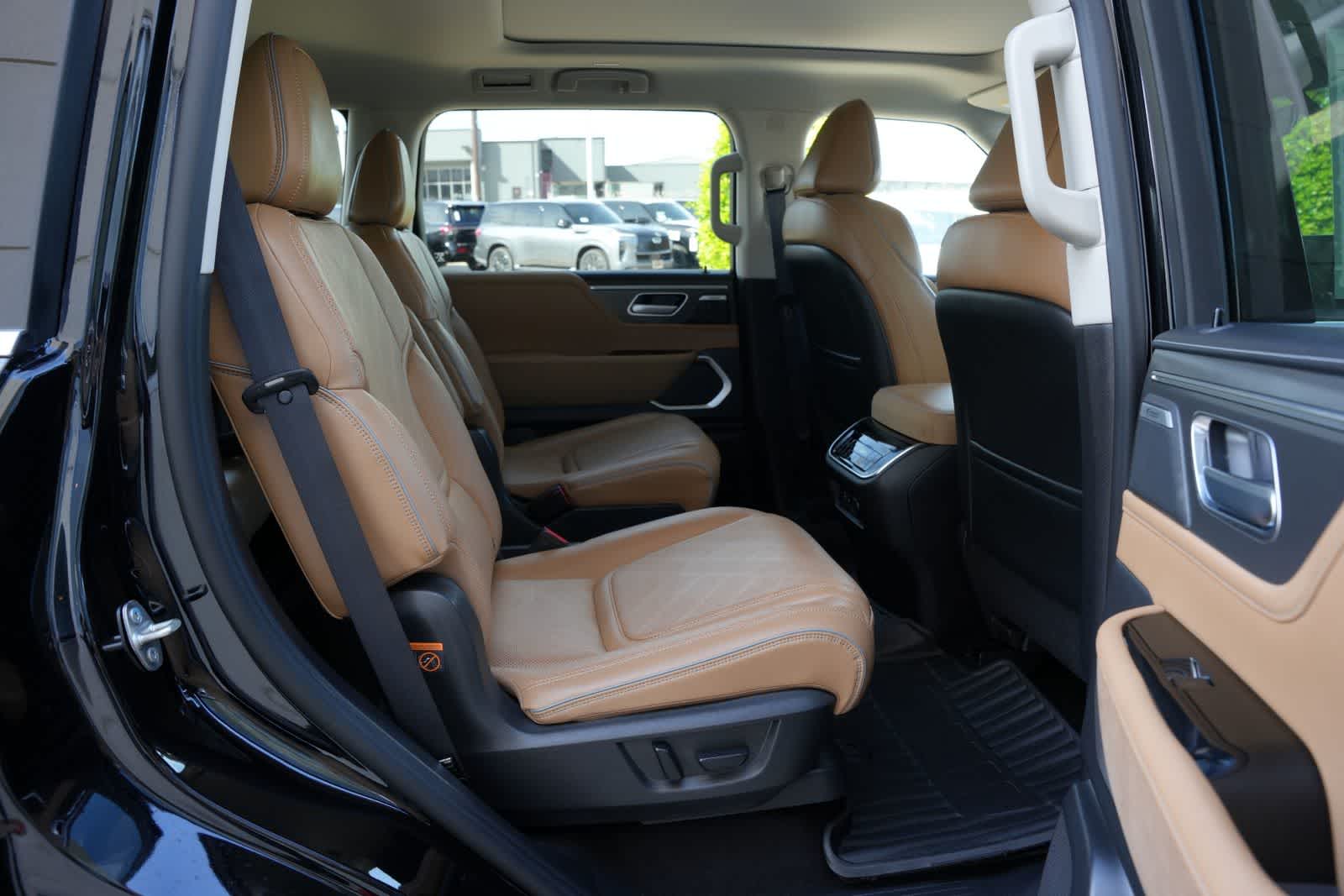 2027 INFINITI QX80 LUXE