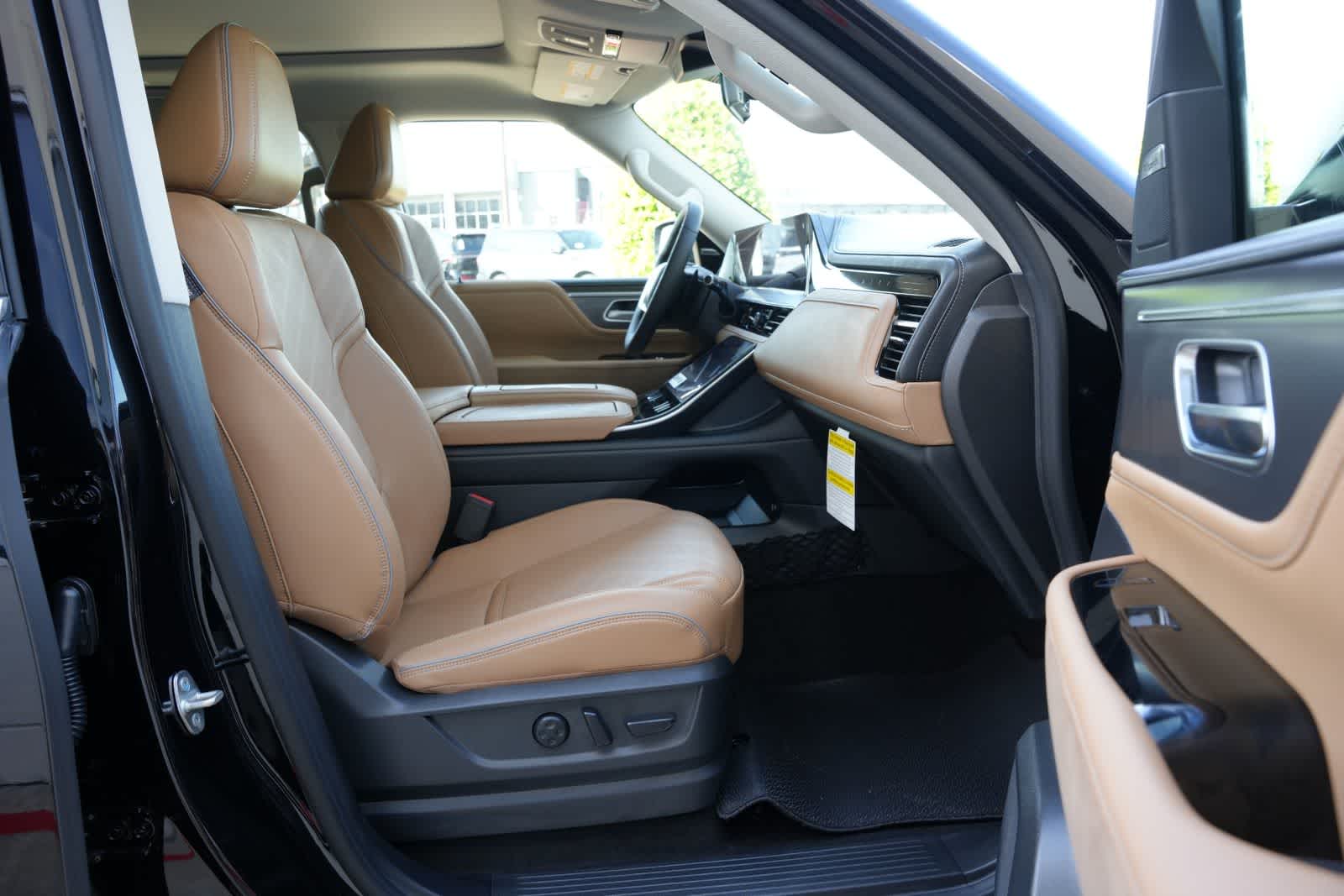 2027 INFINITI QX80 LUXE