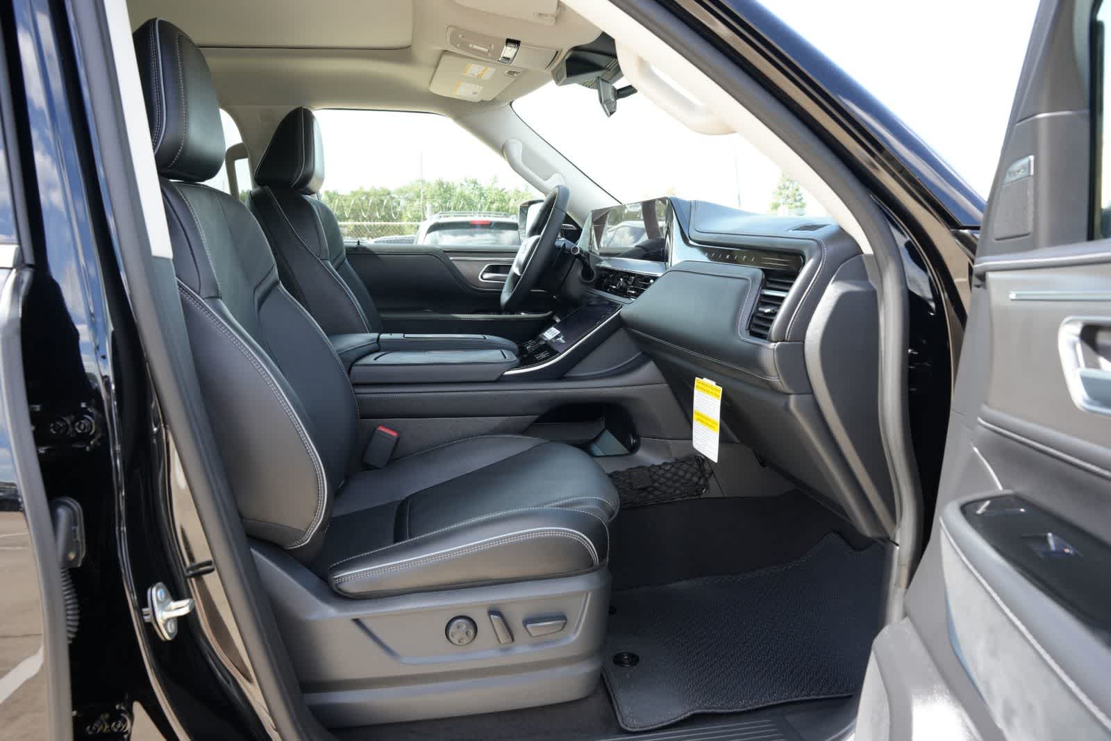 2027 INFINITI QX80 LUXE