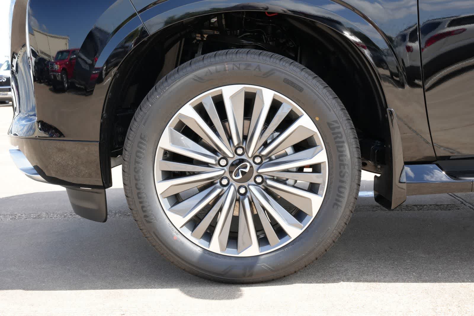 2027 INFINITI QX80 LUXE